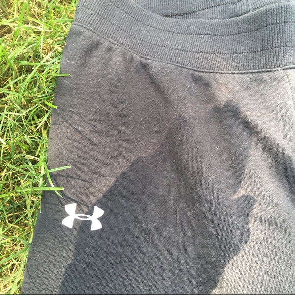Under Armour Cropped Sweatpants - Picture 2 of 4